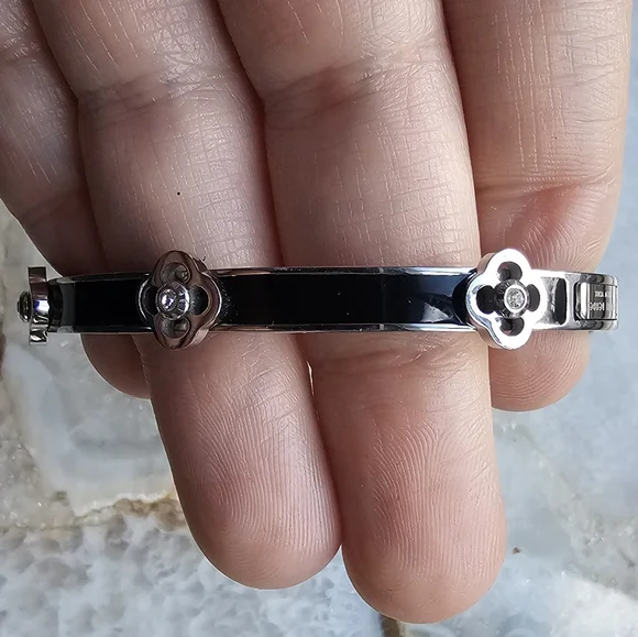 Henri Bendel Black & Silver Clover Bangle Bracelet - Picture 3 of 4